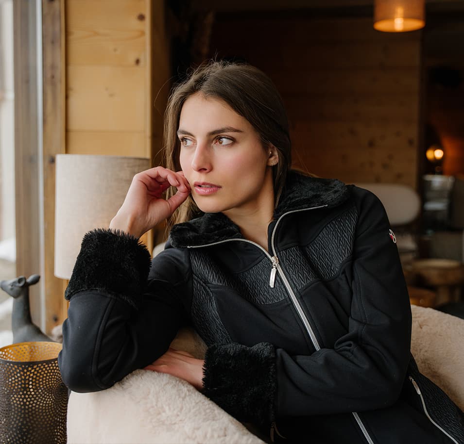 Découvrez nos vestes d'hiver, l'alliance parfaite de l'élégance sport chic et du confort. Restez au chaud avec style cet hiver.